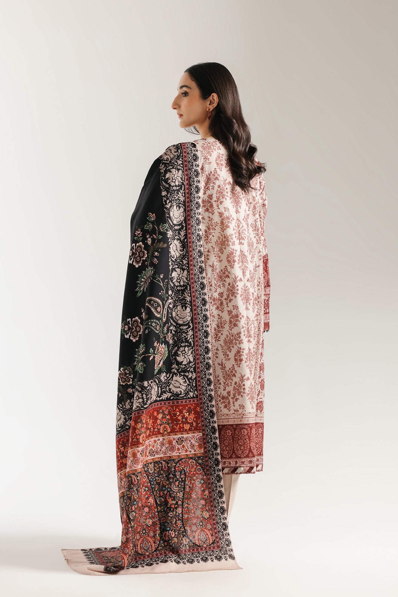 EMBROIDERED SUIT (E0734/203/530)