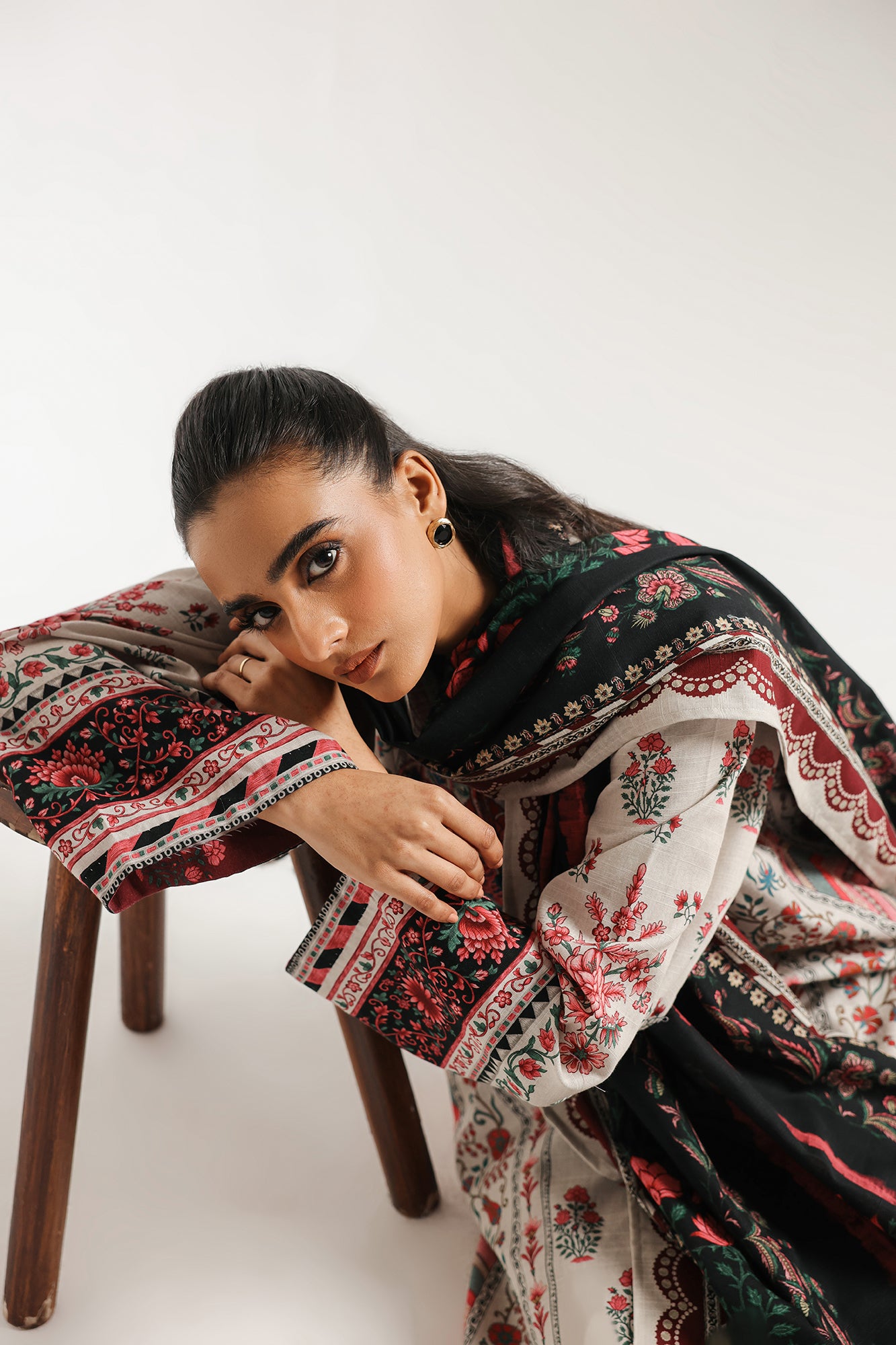 EMBROIDERED SUIT (E0735/203/006)