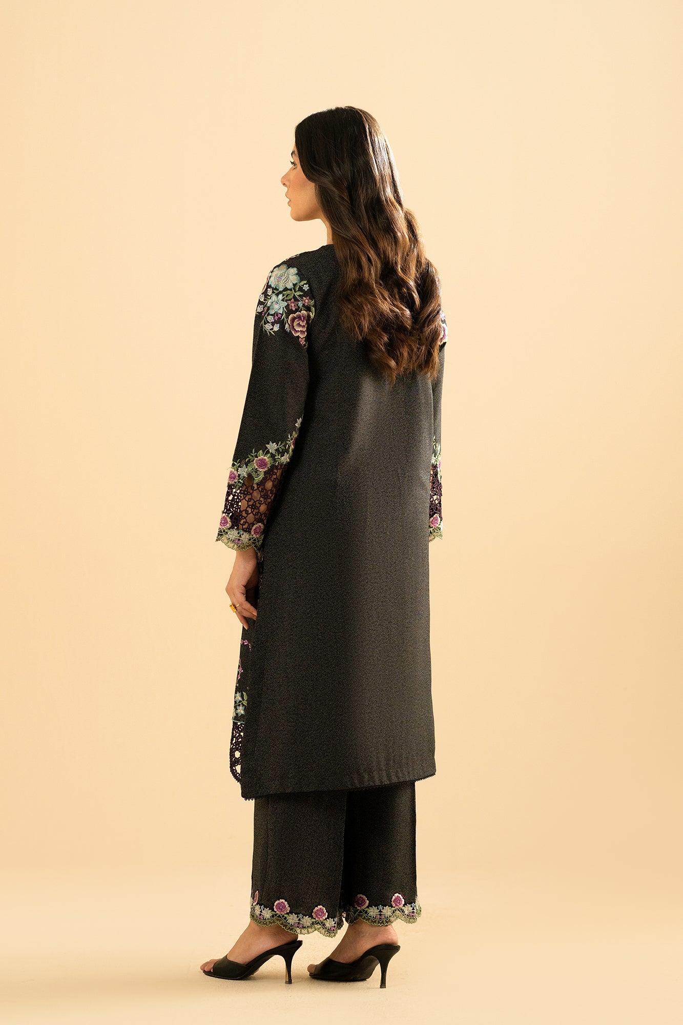 EMBROIDERED SUIT (E0737/105/902)