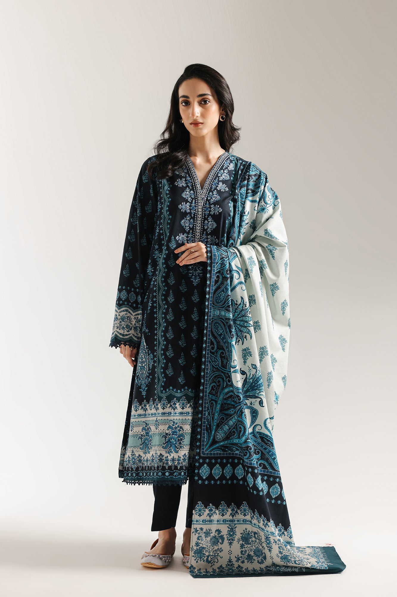 EMBROIDERED SUIT (E0738/203/621)