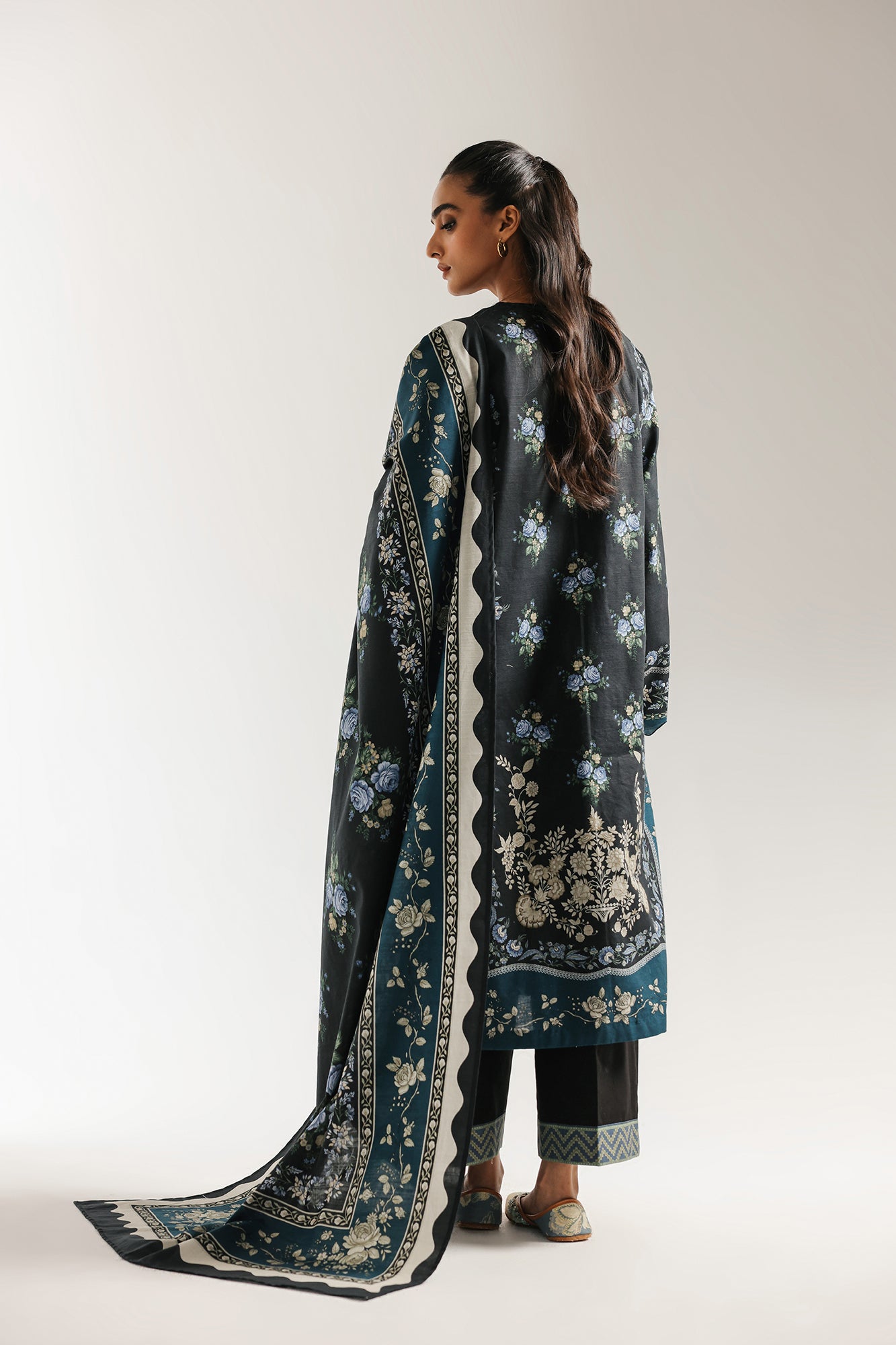 EMBROIDERED SUIT (E0741/203/902)