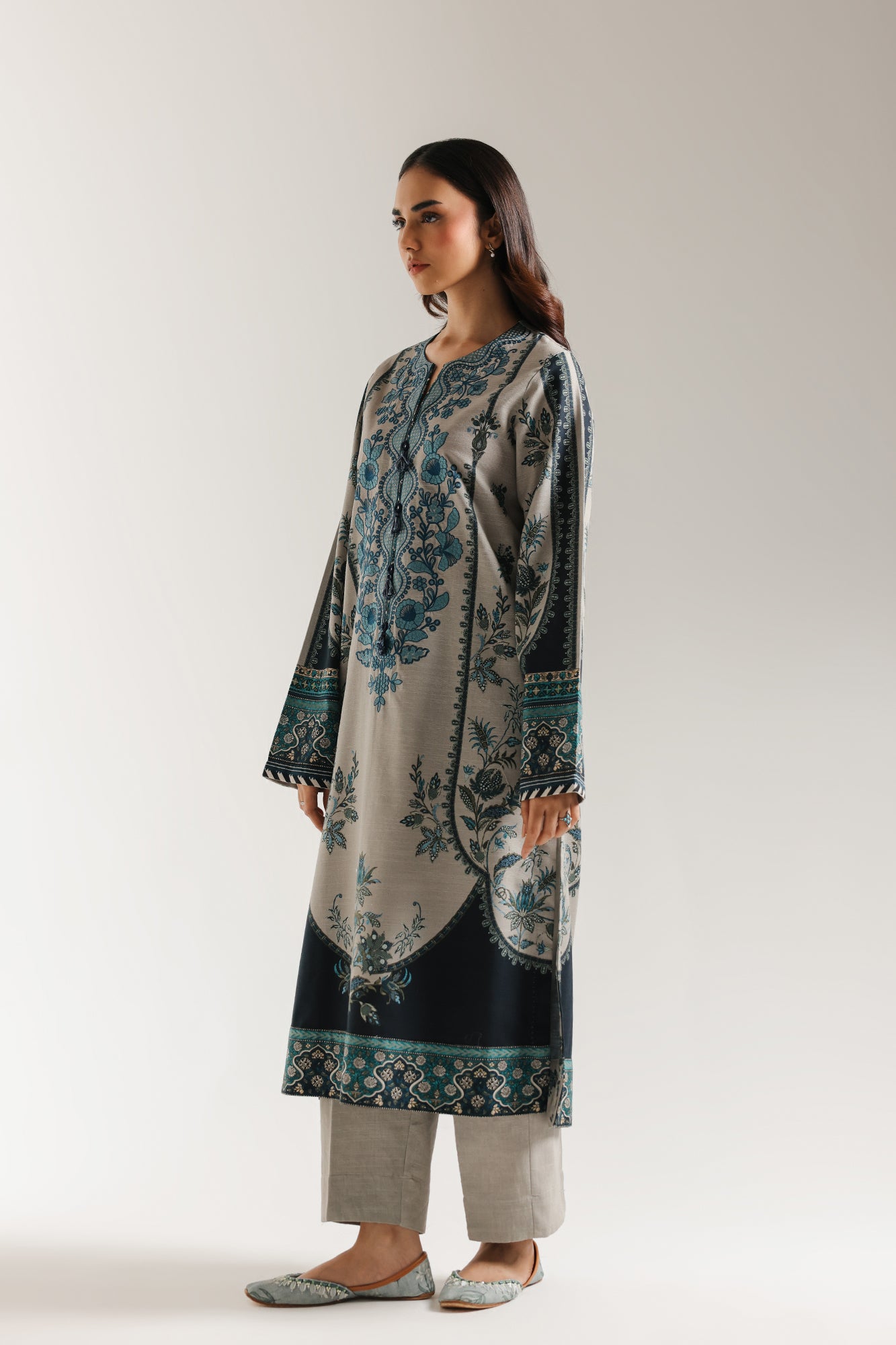 EMBROIDERED SUIT (E0742/203/909)