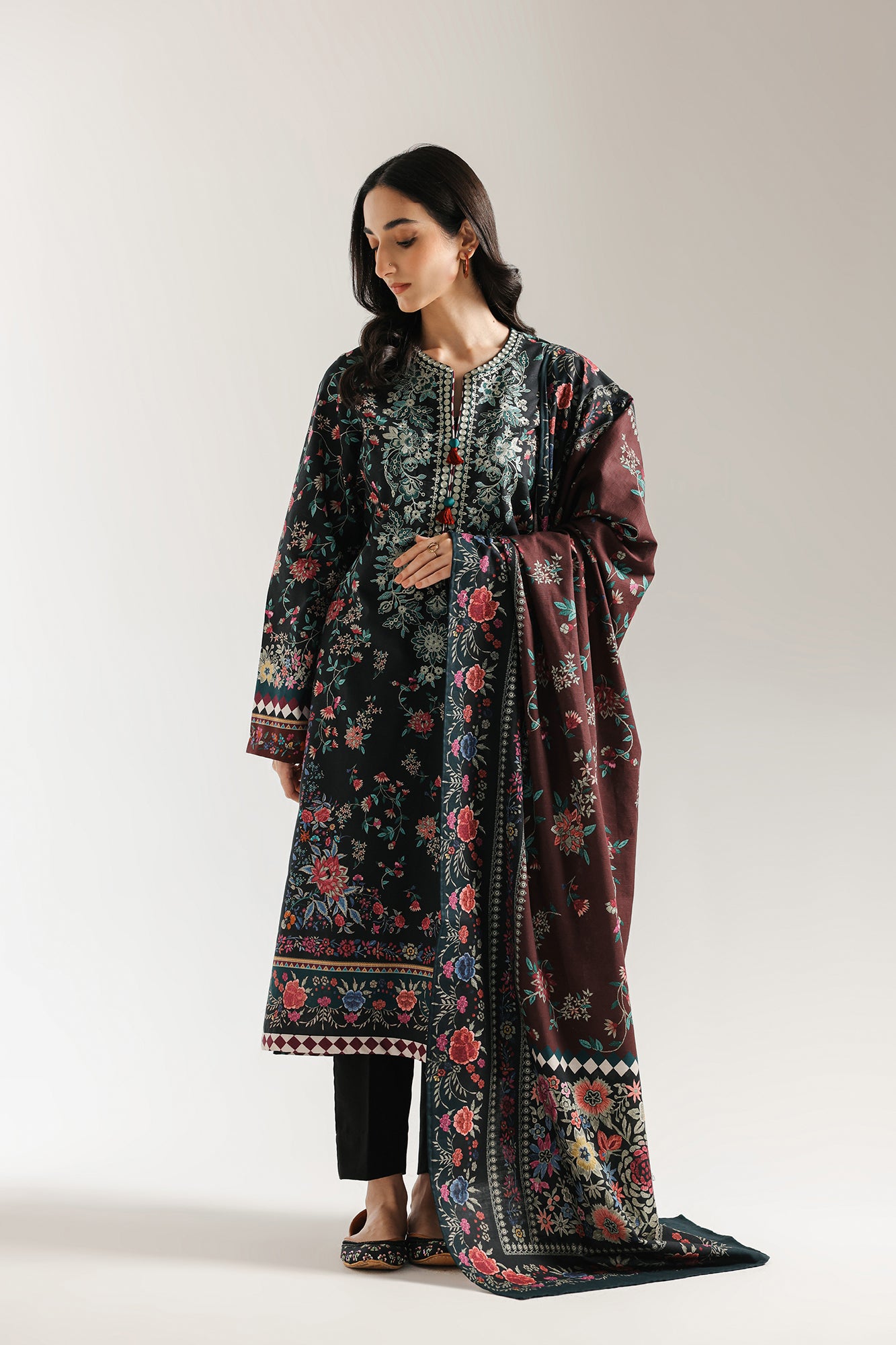 EMBROIDERED SUIT (E0743/203/902)