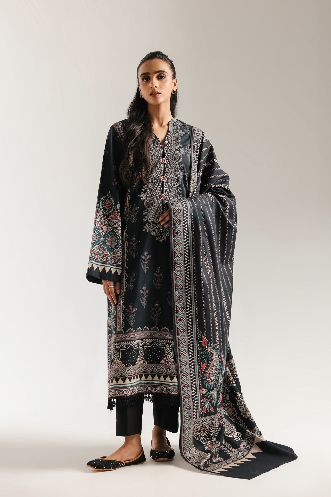 EMBROIDERED SUIT (E0744/203/905)