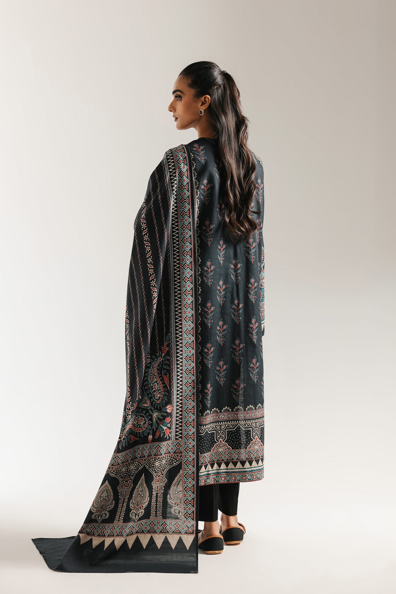 EMBROIDERED SUIT (E0744/203/905)