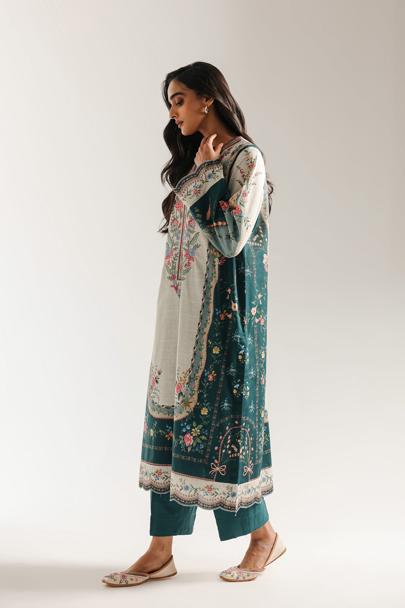 EMBROIDERED SUIT (E0745/203/711)