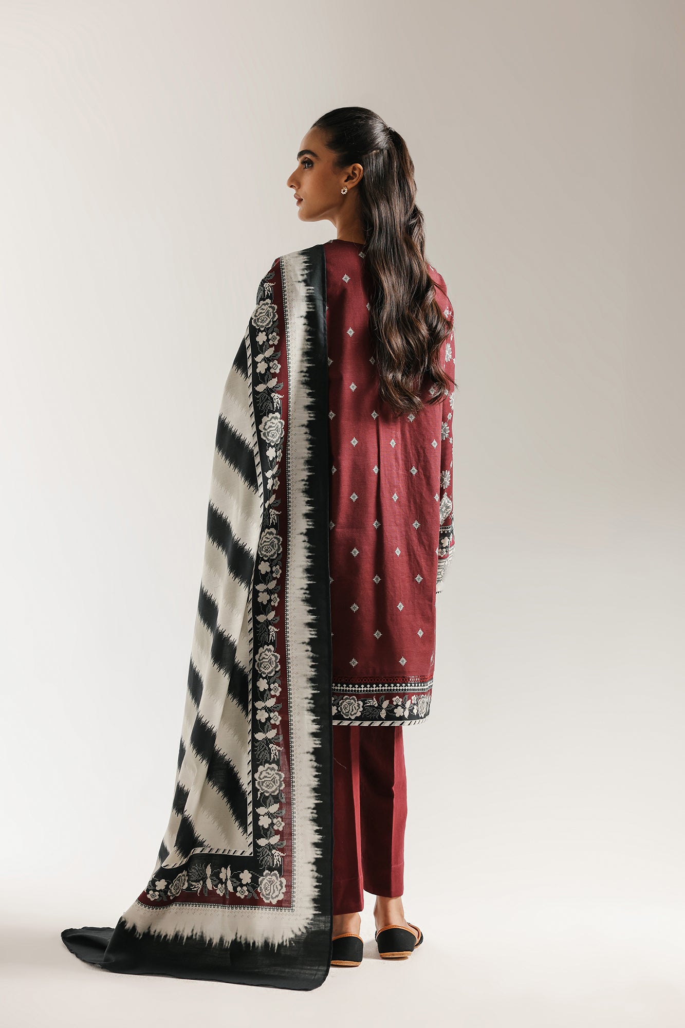 EMBROIDERED SUIT (E0746/203/402)