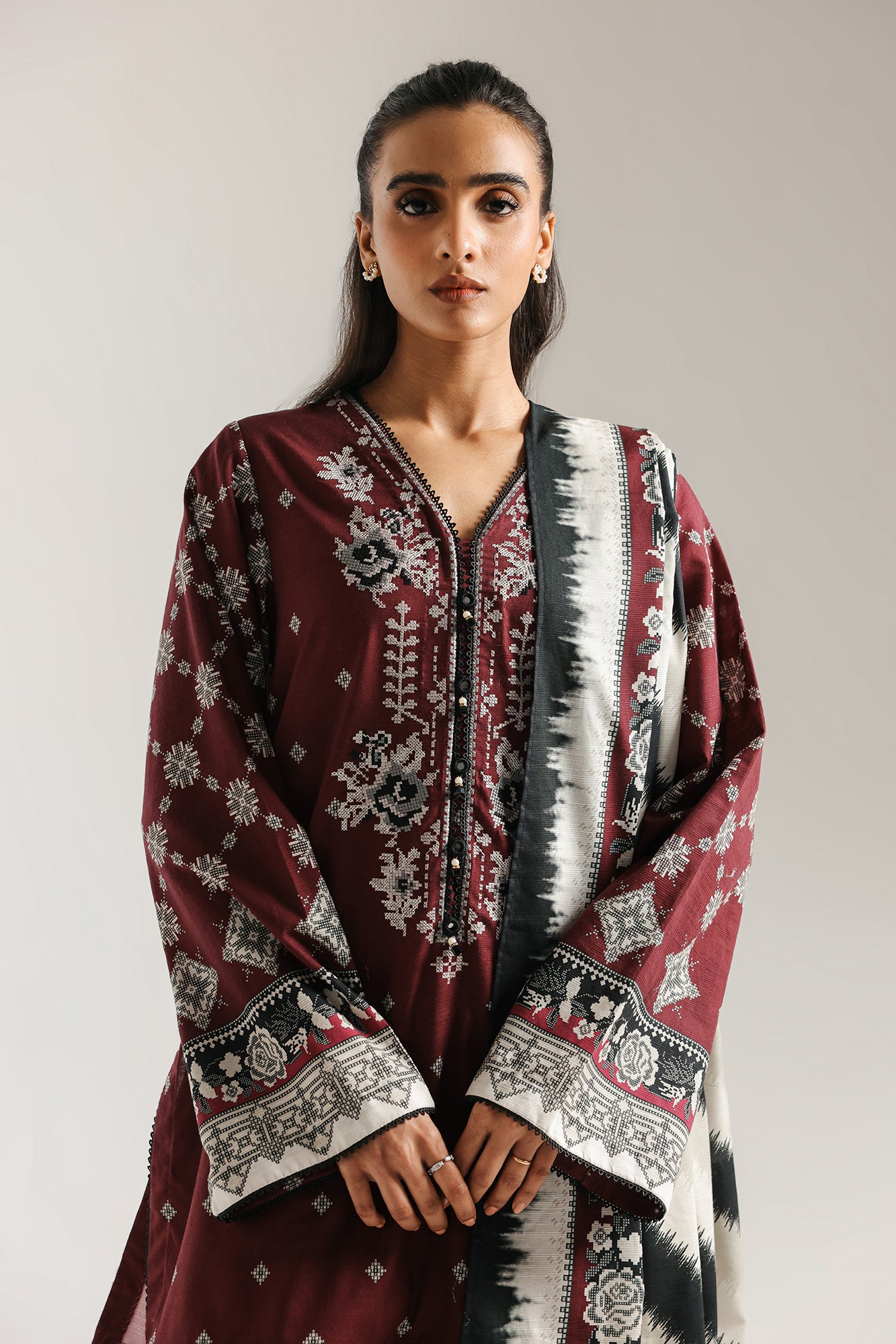 EMBROIDERED SUIT (E0746/203/402)