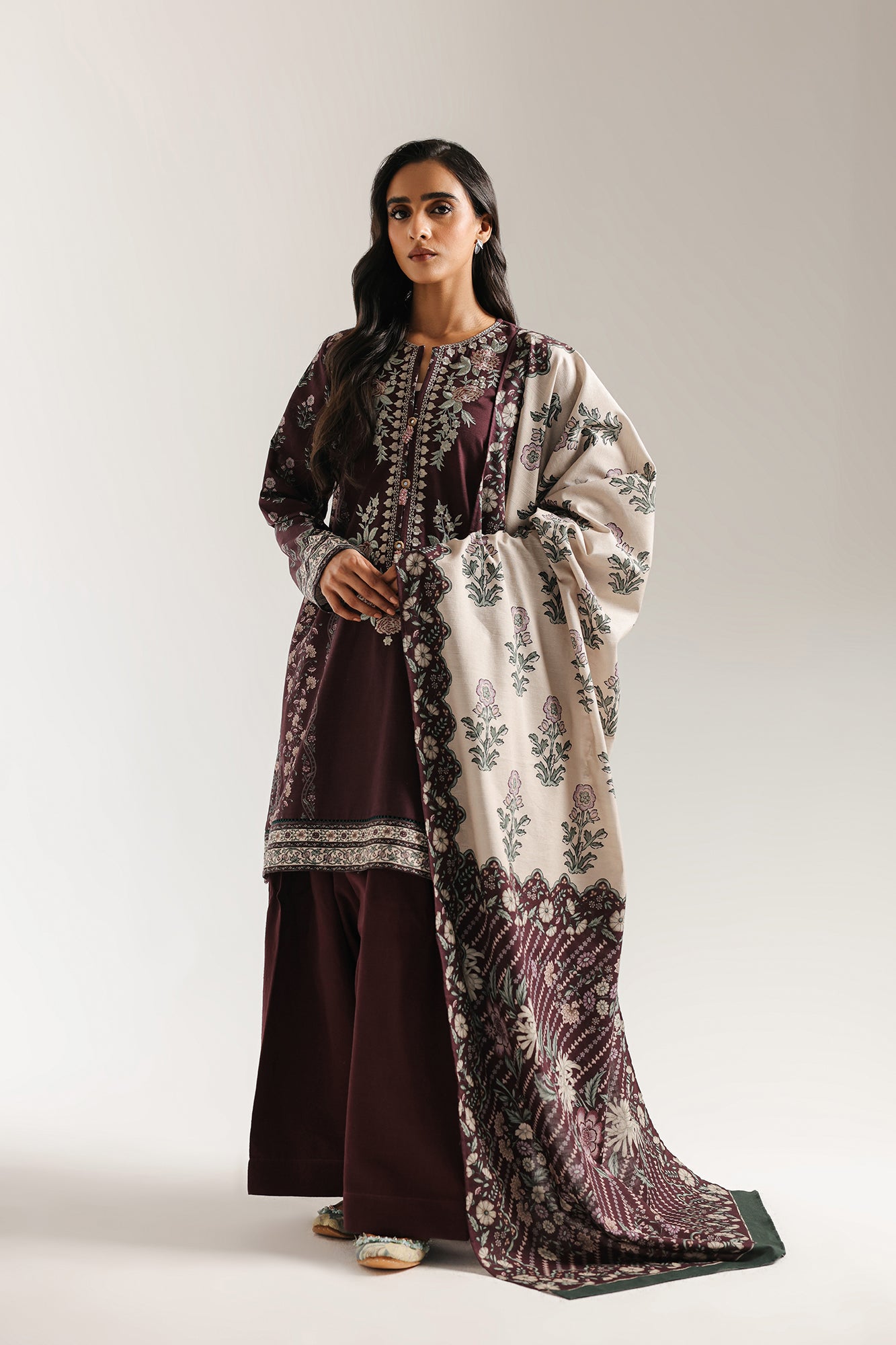 EMBROIDERED SUIT (E0750/203/517)