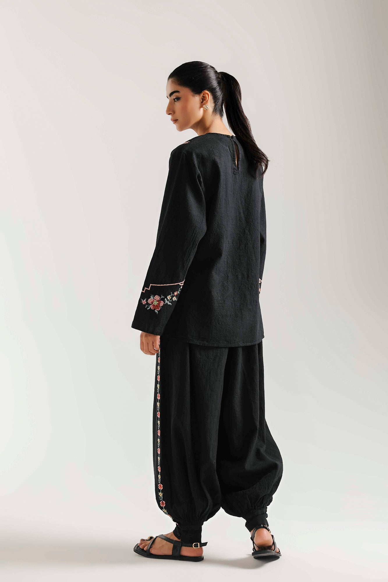 EMBROIDERED SUIT (E0753/106/902)