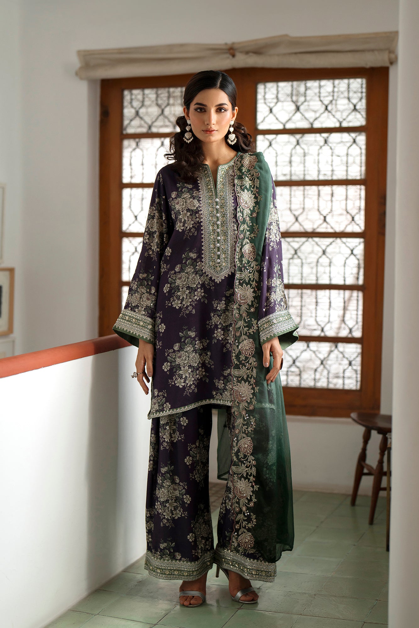 EMBROIDERED SUIT (E0769/104/502)