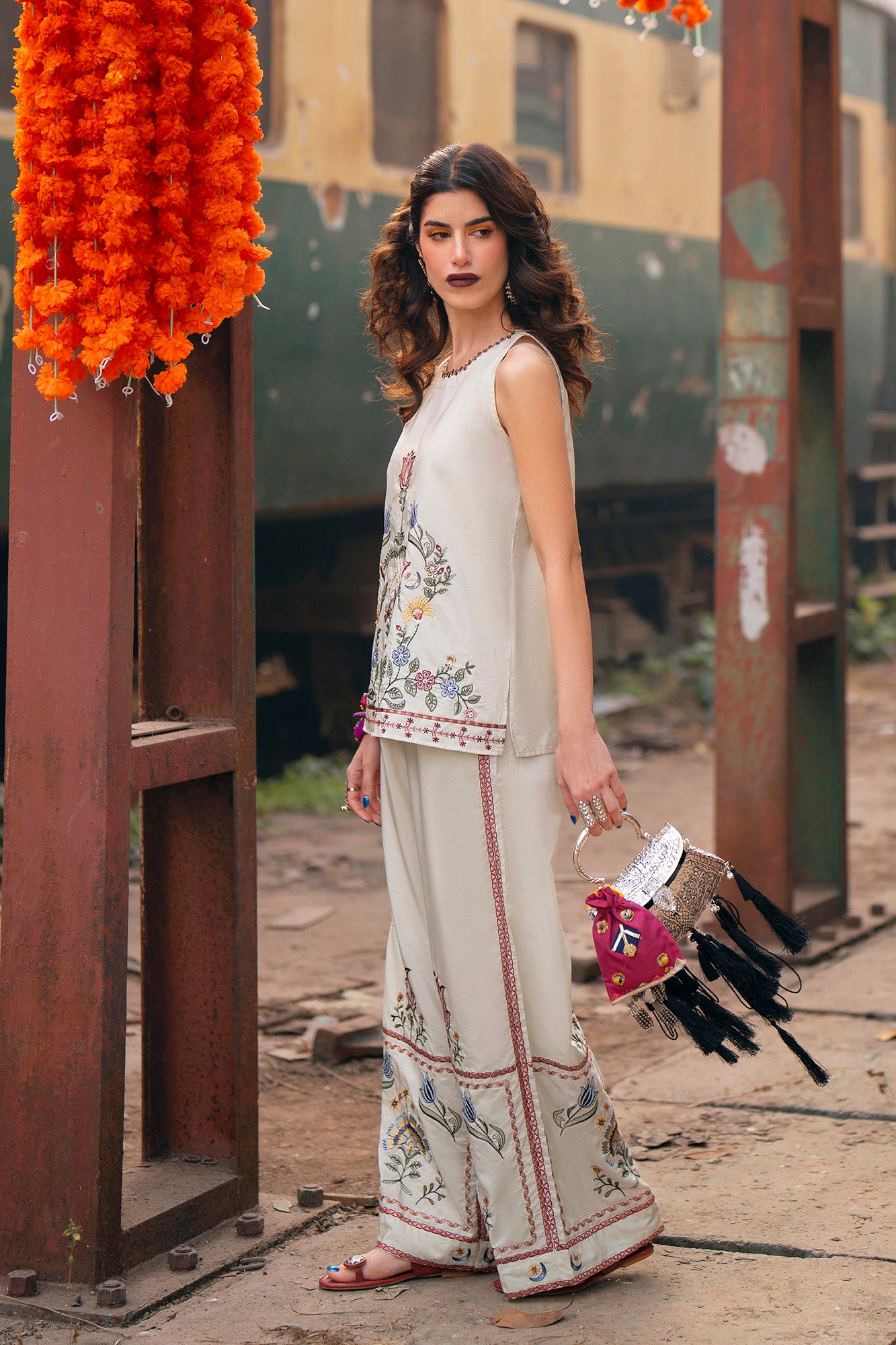 SUIT (E0770/119/004)