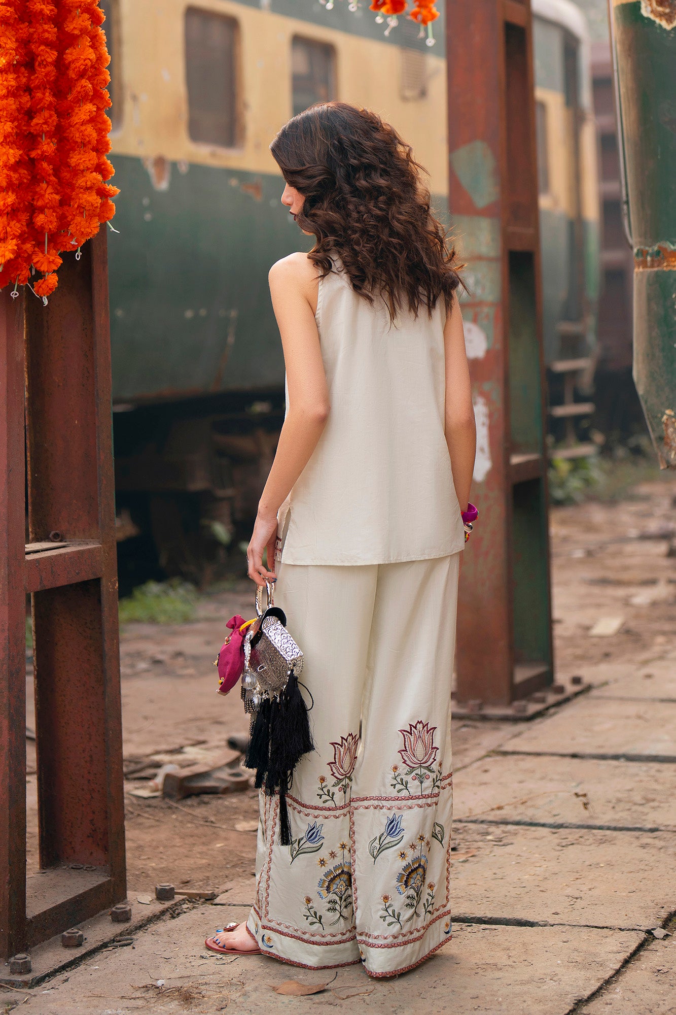 SUIT (E0770/119/004)