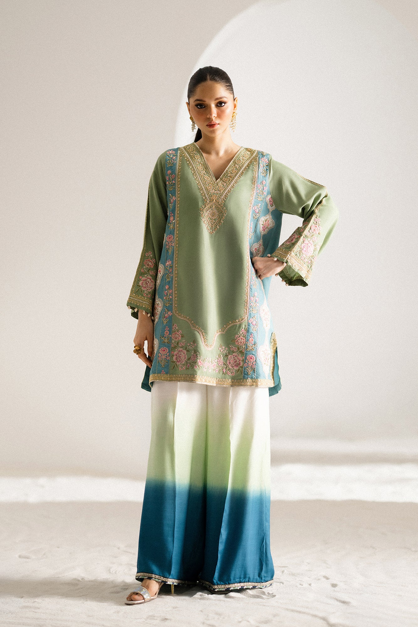 EMBROIDERED SUIT (E0771/104/708)