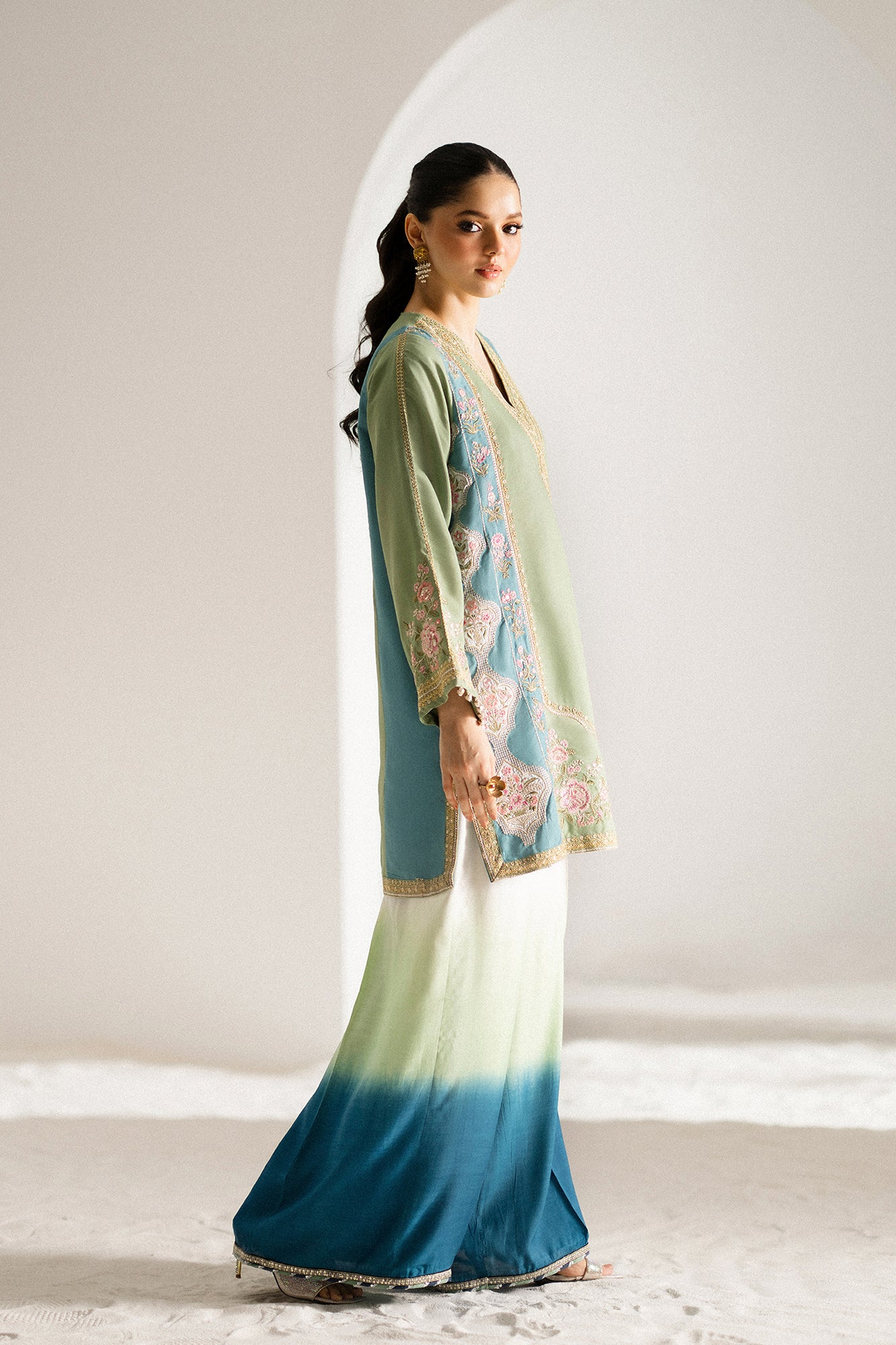 EMBROIDERED SUIT (E0771/104/708)