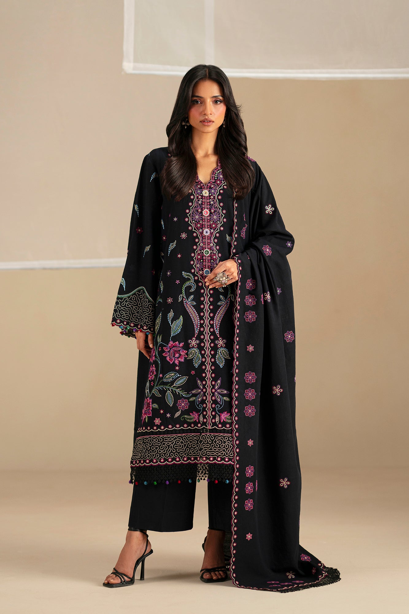 EMBROIDERED SUIT (E0782/203/902)