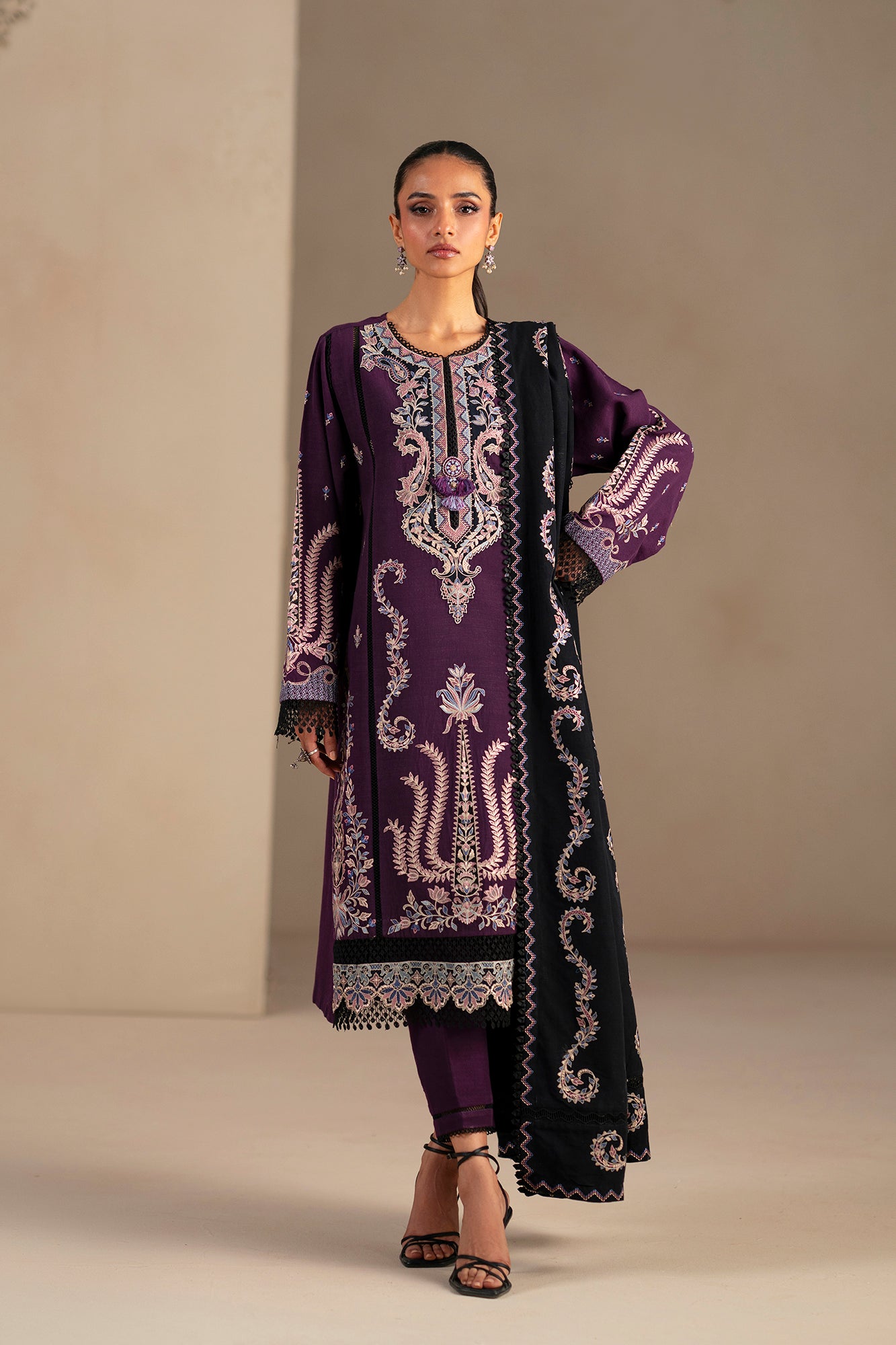 EMBROIDERED SUIT (E0783/203/517)