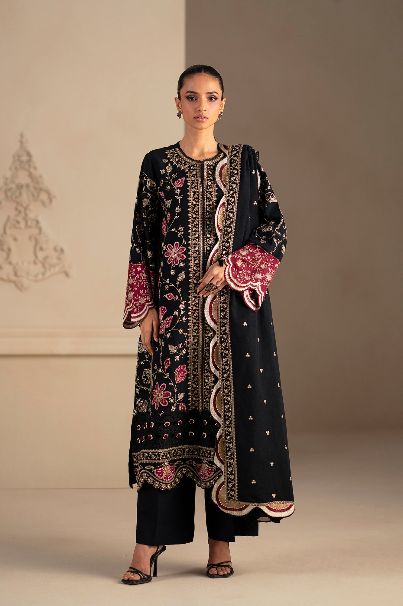 EMBROIDERED SUIT (E0784/203/902)