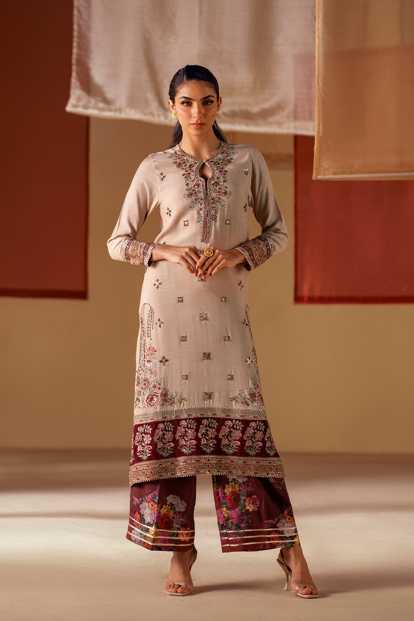 EMBROIDERED SUIT (E0791/104/808)