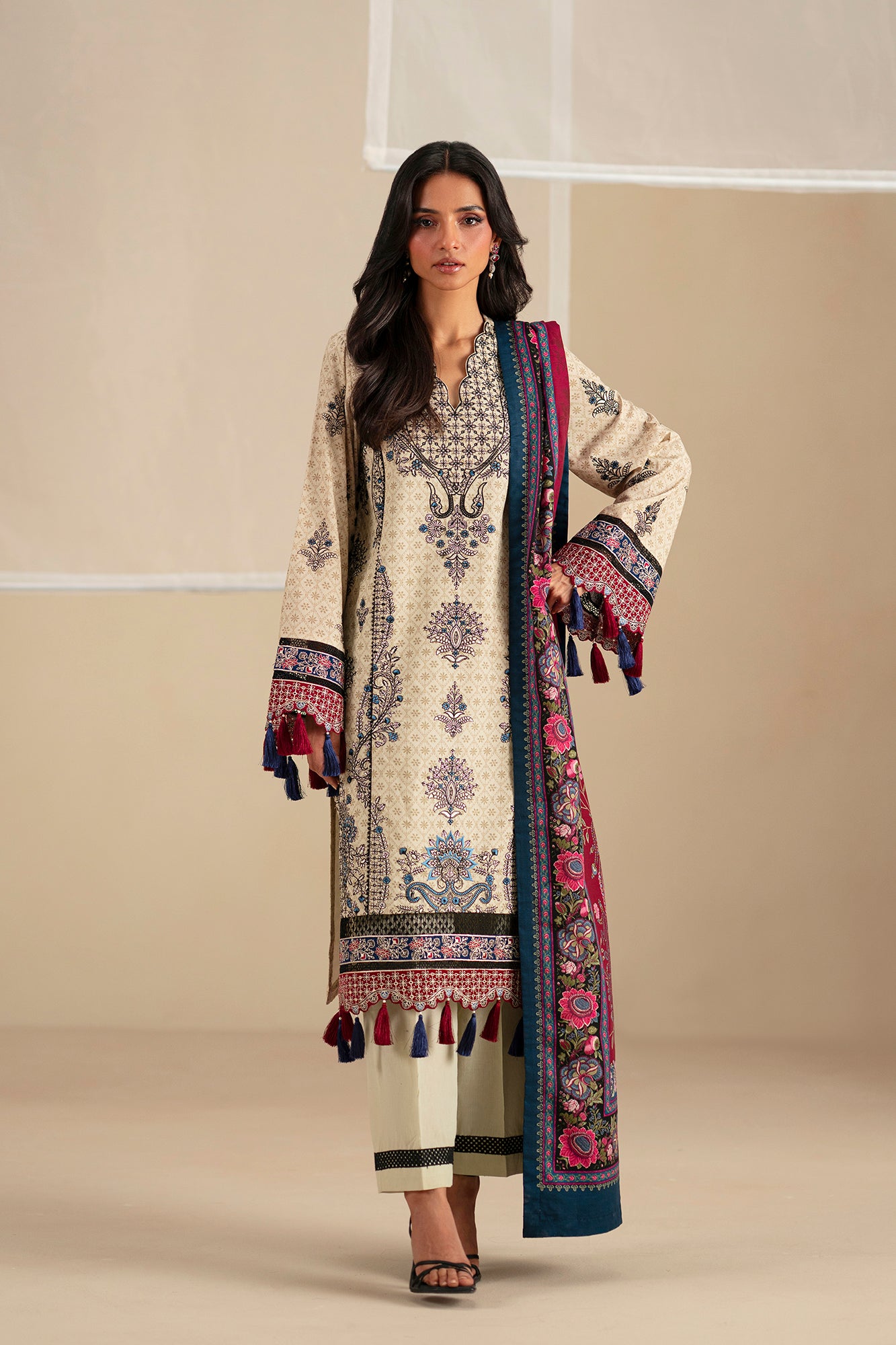 EMBROIDERED SUIT (E0797/203/112)
