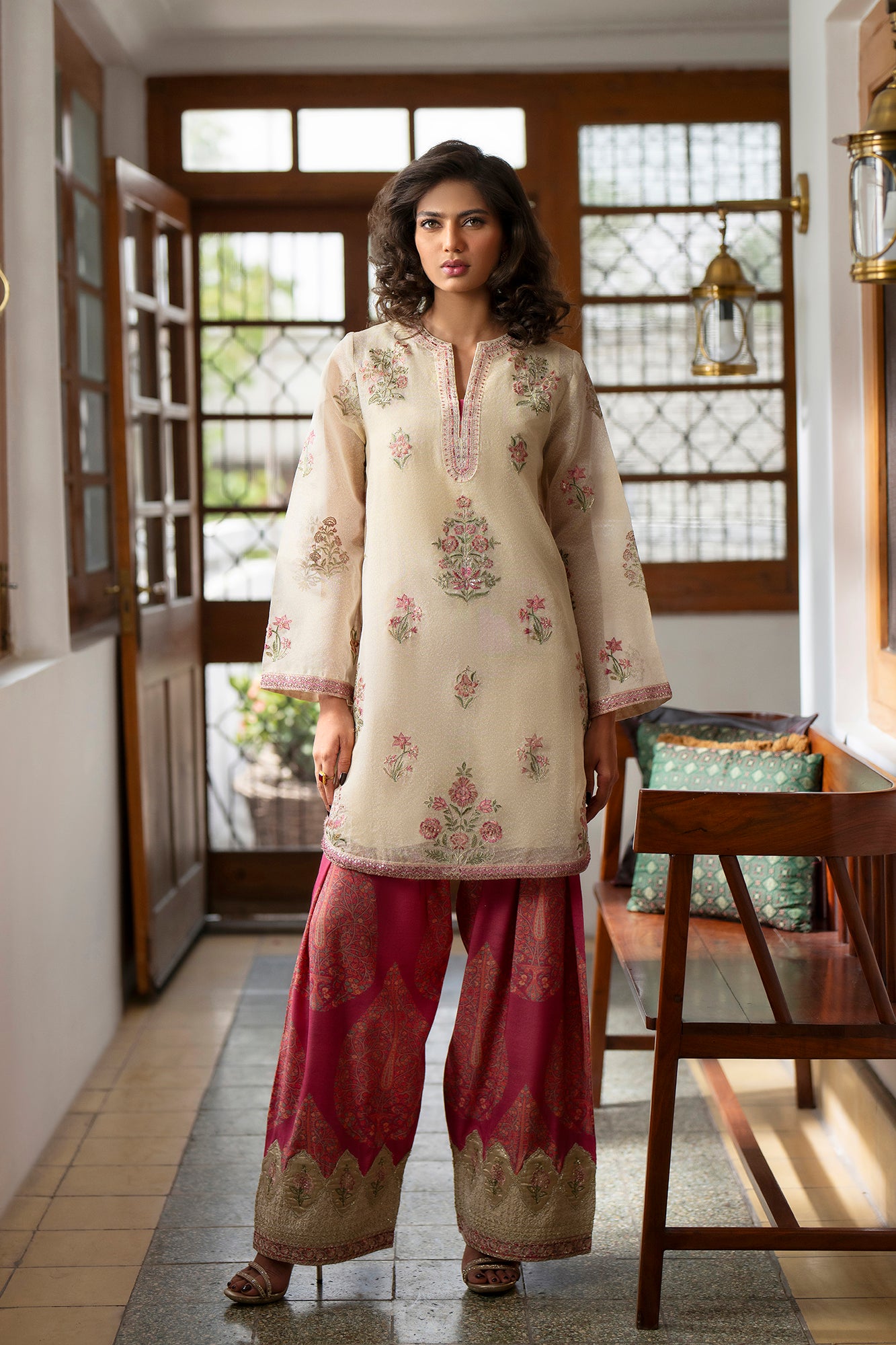 EMBROIDERED SUIT (E0799/104/226)