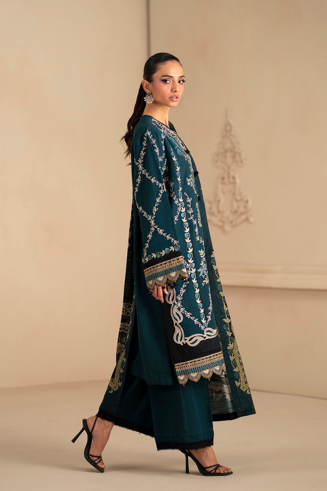 EMBROIDERED SUIT (E0799/203/711)