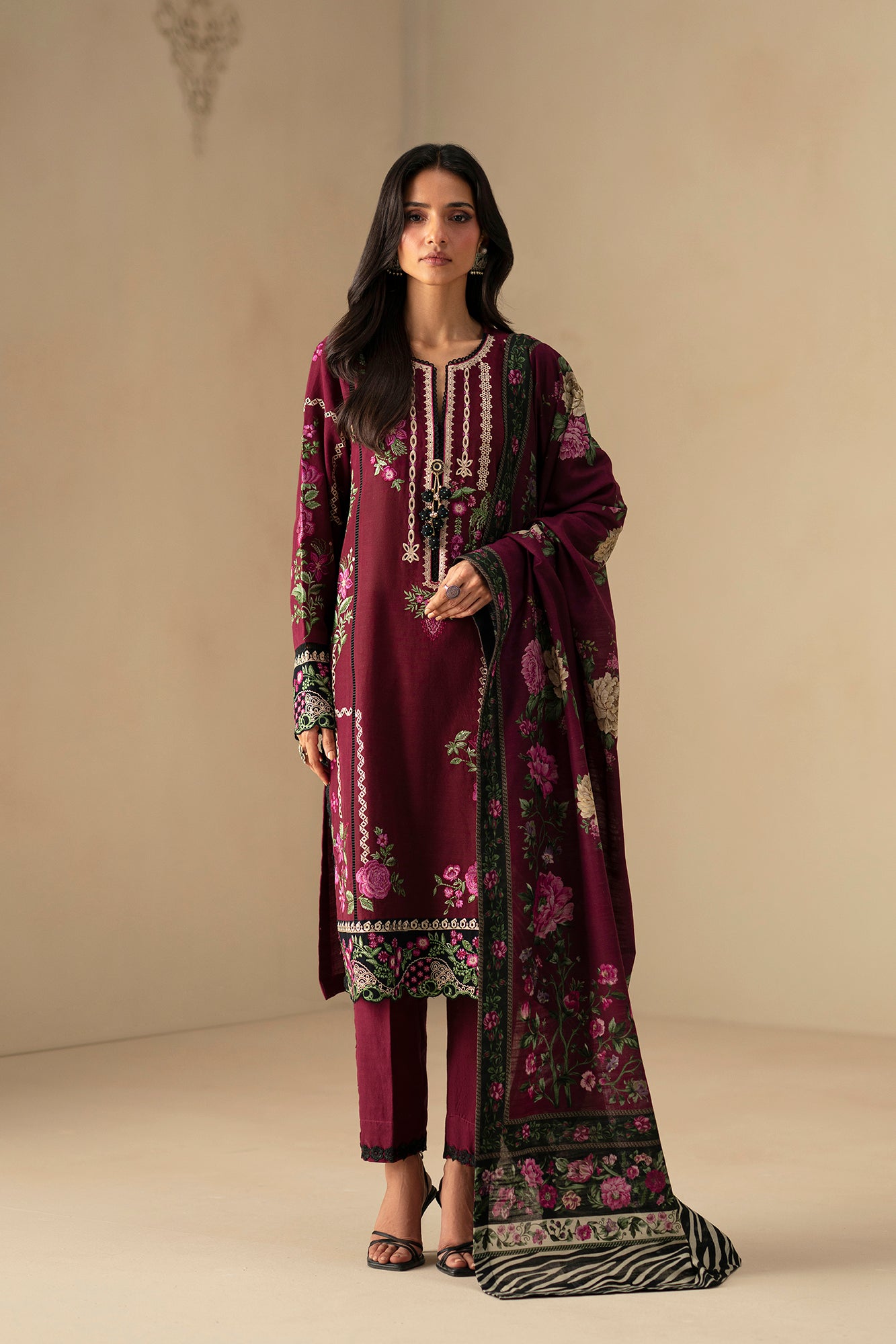 EMBROIDERED SUIT (E0800/203/516)