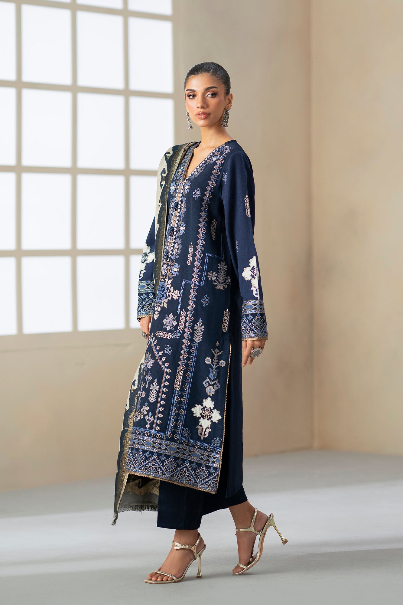 EMBROIDERED SUIT (E0802/203/619)