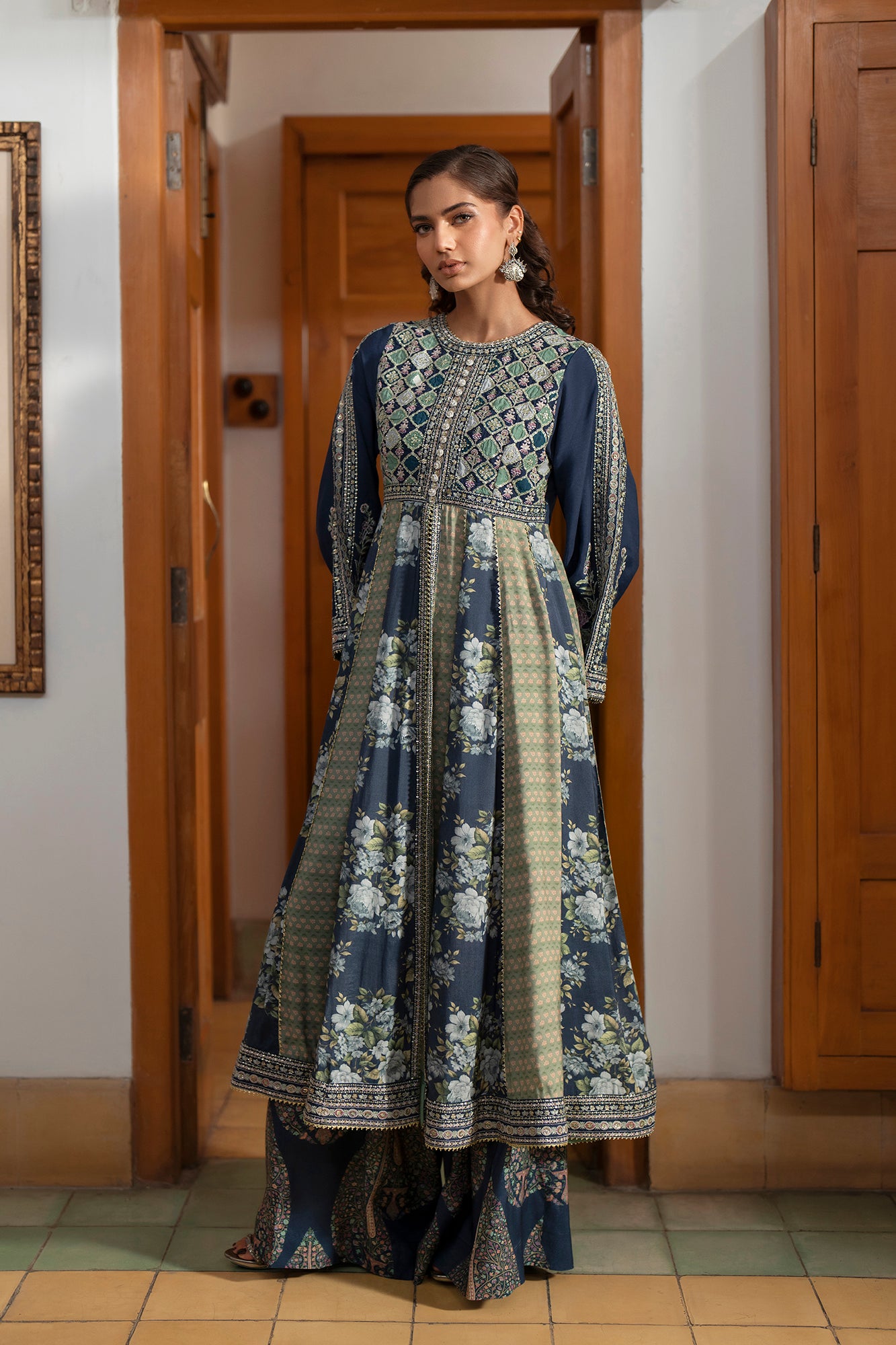 EMBROIDERED SUIT (E0804/104/603)
