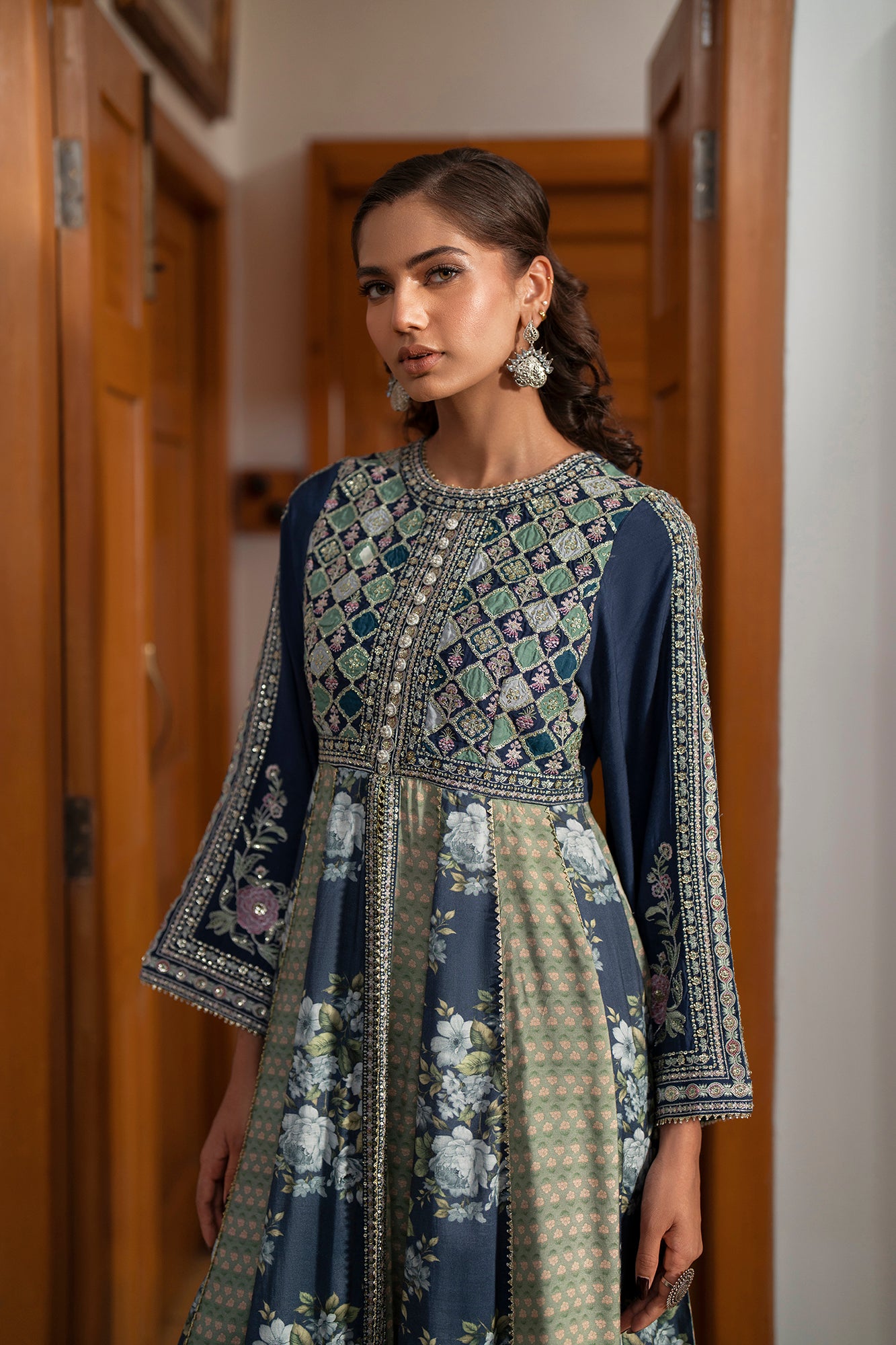 EMBROIDERED SUIT (E0804/104/603)