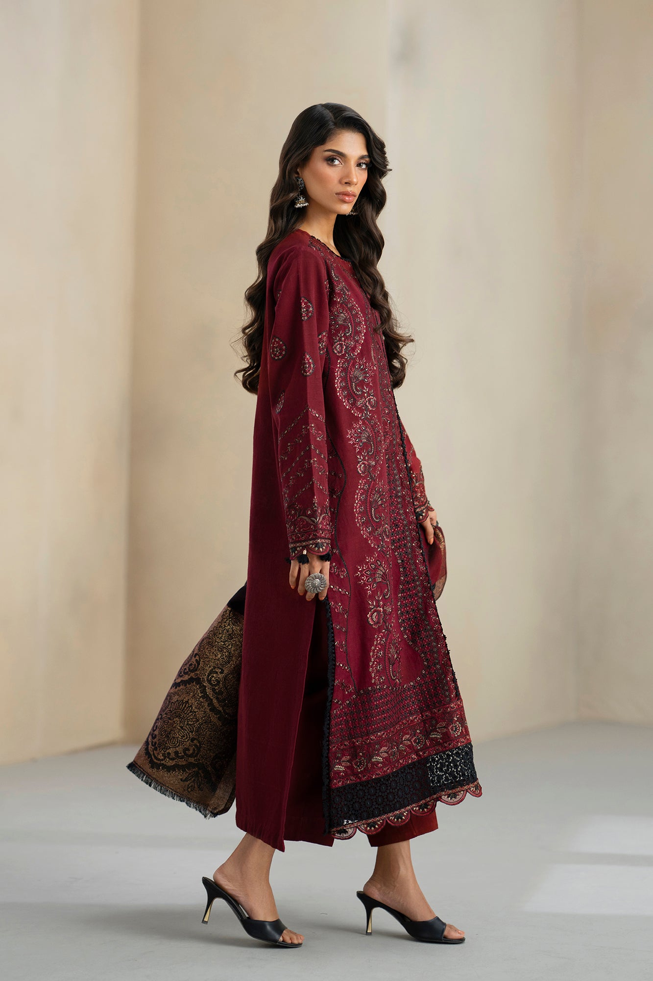 EMBROIDERED SUIT (E0804/203/302)