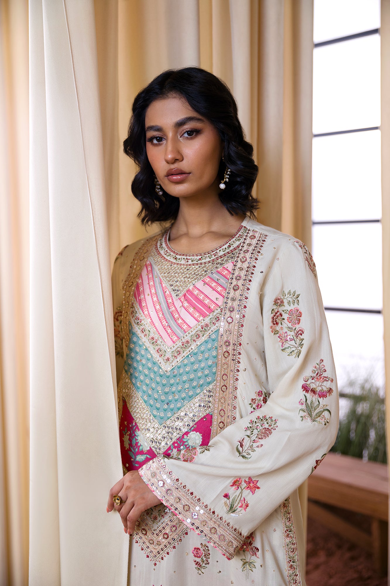 EMBROIDERED SUIT (E0805/104/004)