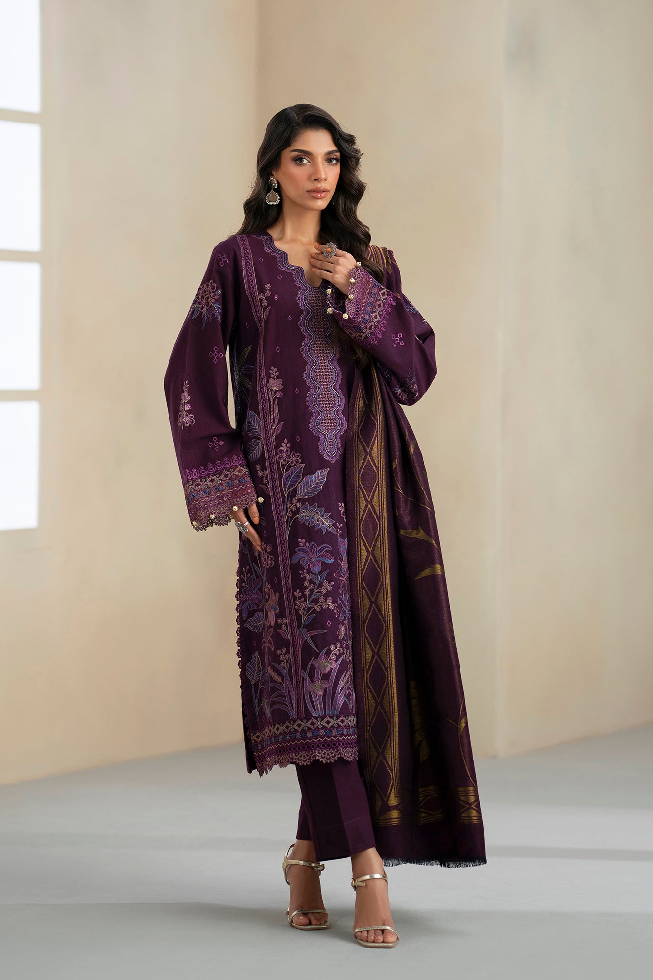 EMBROIDERED SUIT (E0805/203/516)