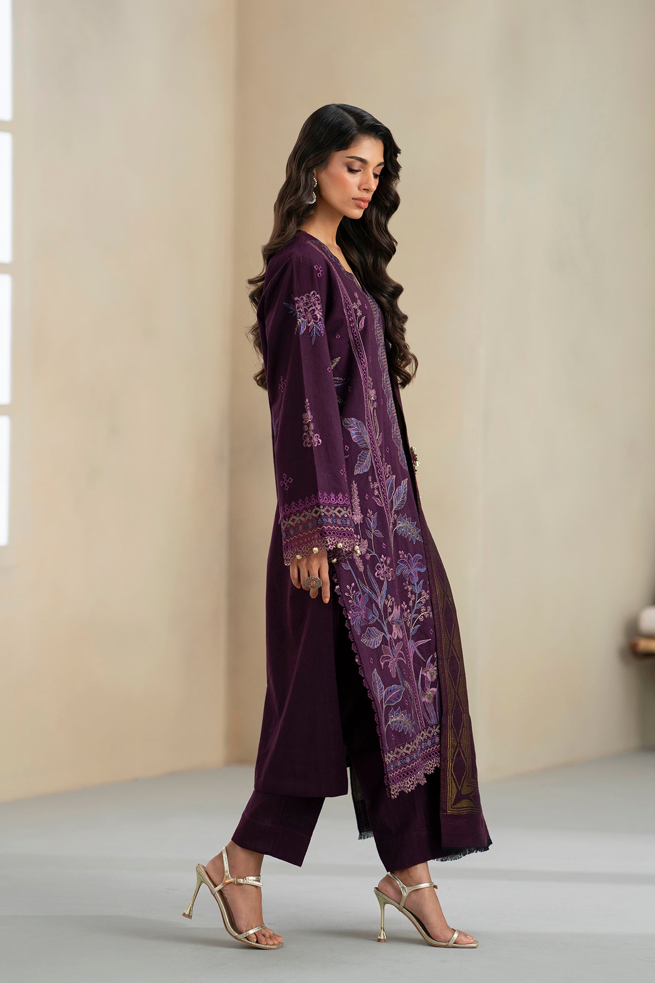 EMBROIDERED SUIT (E0805/203/516)