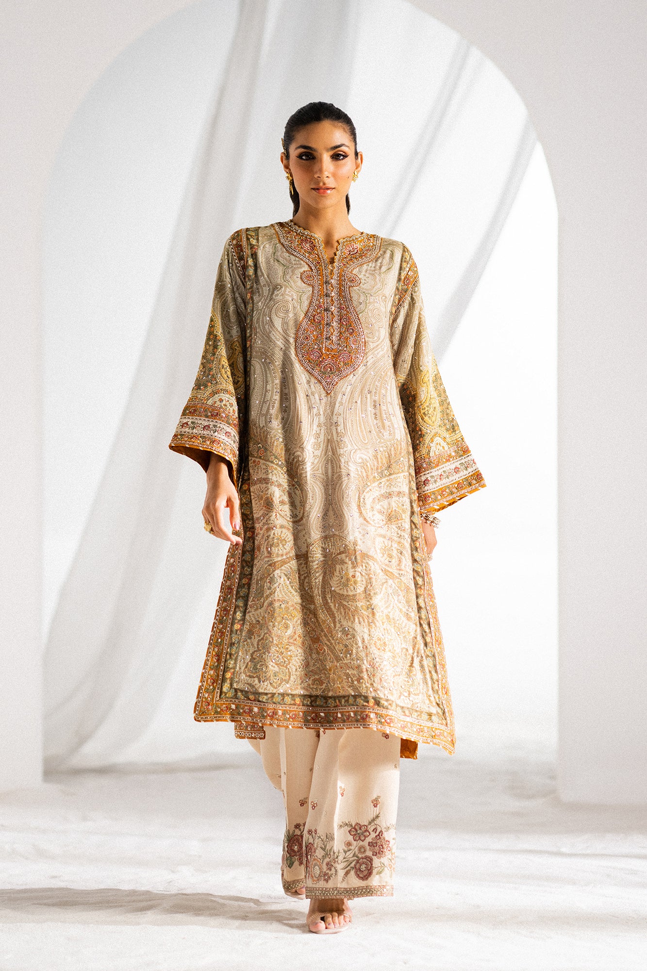 EMBROIDERED SUIT (E0810/104/112)