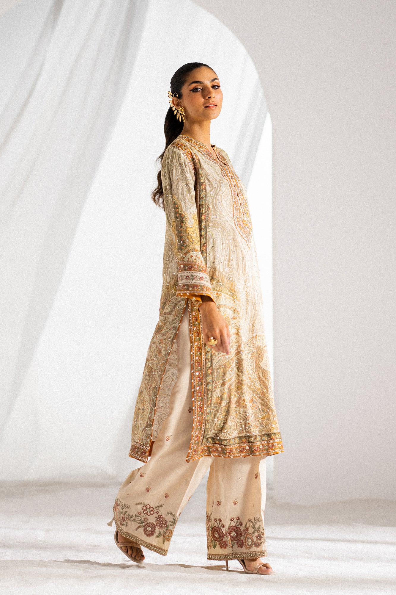 EMBROIDERED SUIT (E0810/104/112)