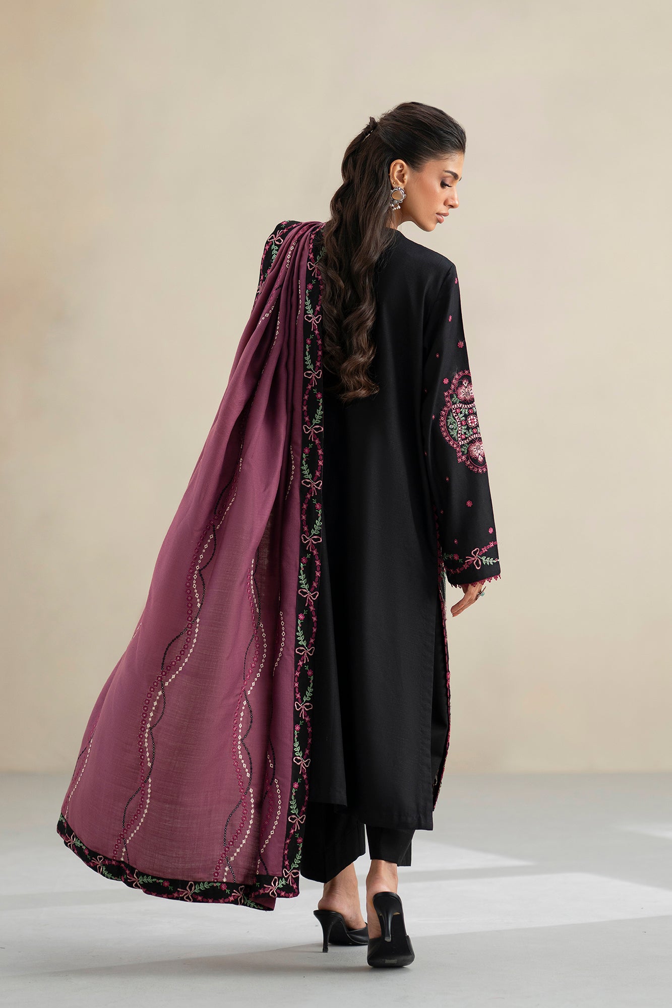 EMBROIDERED SUIT (E0811/203/902)