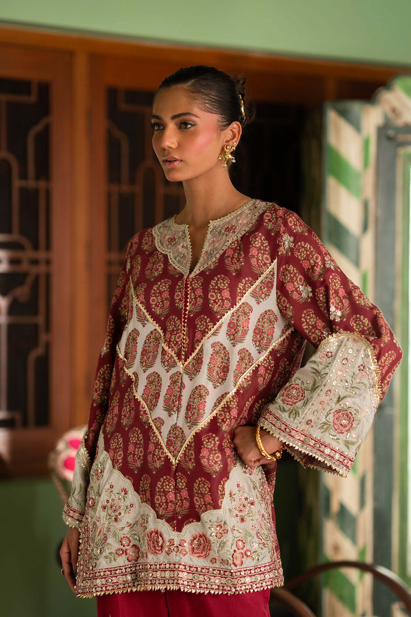 EMBROIDERED SUIT (E0812/104/414)