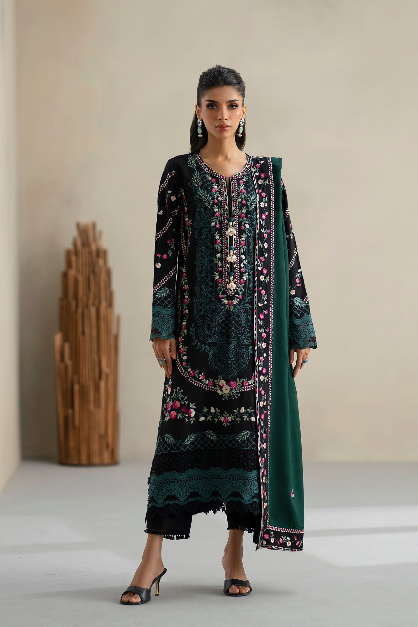 EMBROIDERED SUIT (E0812/203/902)