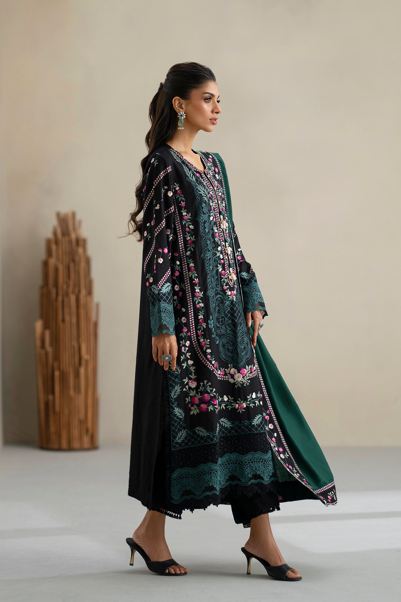 EMBROIDERED SUIT (E0812/203/902)