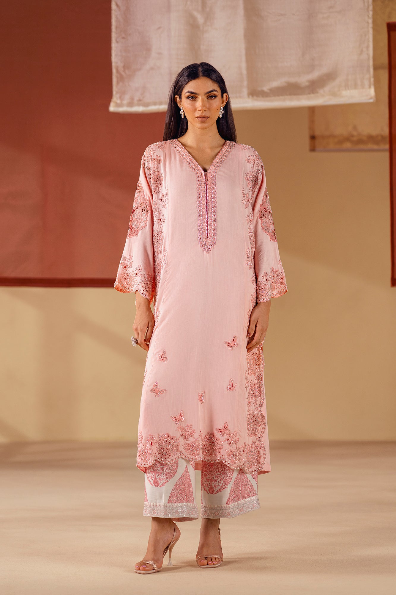 EMBROIDERED SUIT (E0813/104/327)