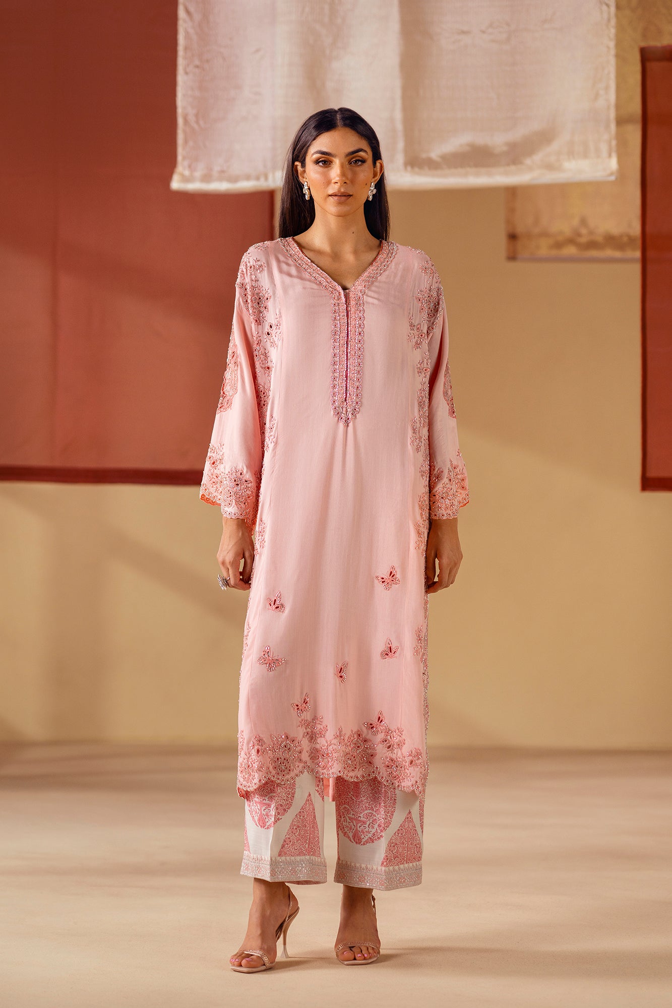 EMBROIDERED SUIT (E0813/104/327)