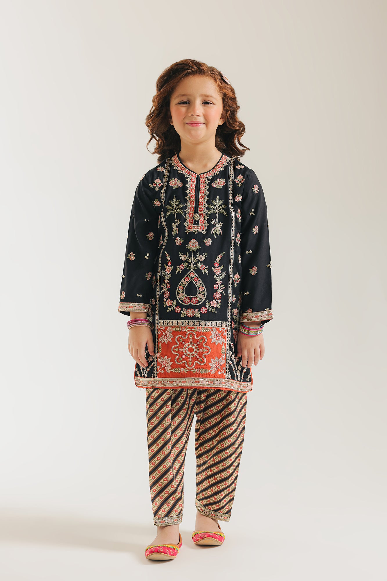 EMBROIDERED SUIT (E0813/404/902 E0813/304/902)