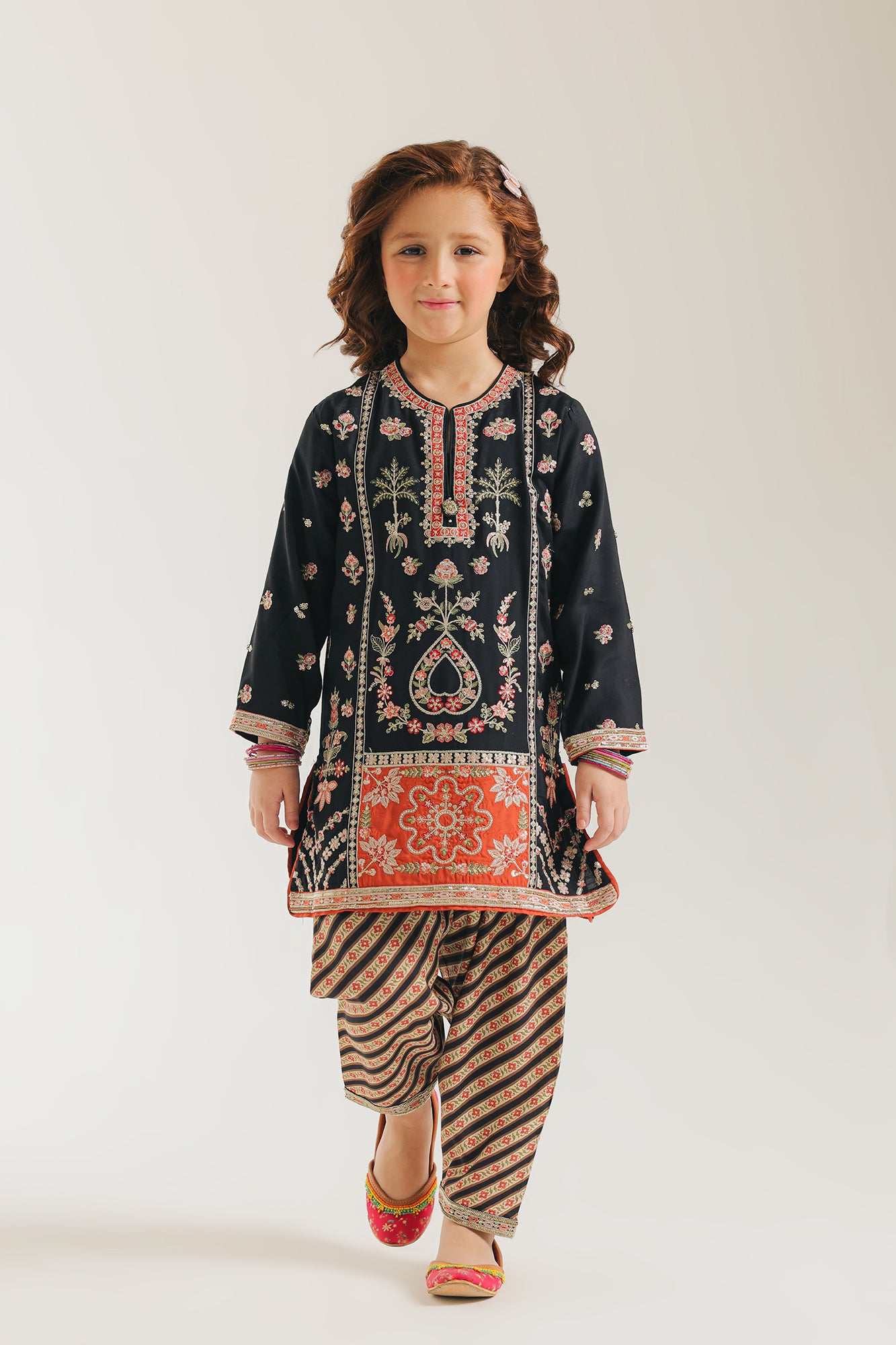 EMBROIDERED SUIT (E0813/404/902 E0813/304/902)