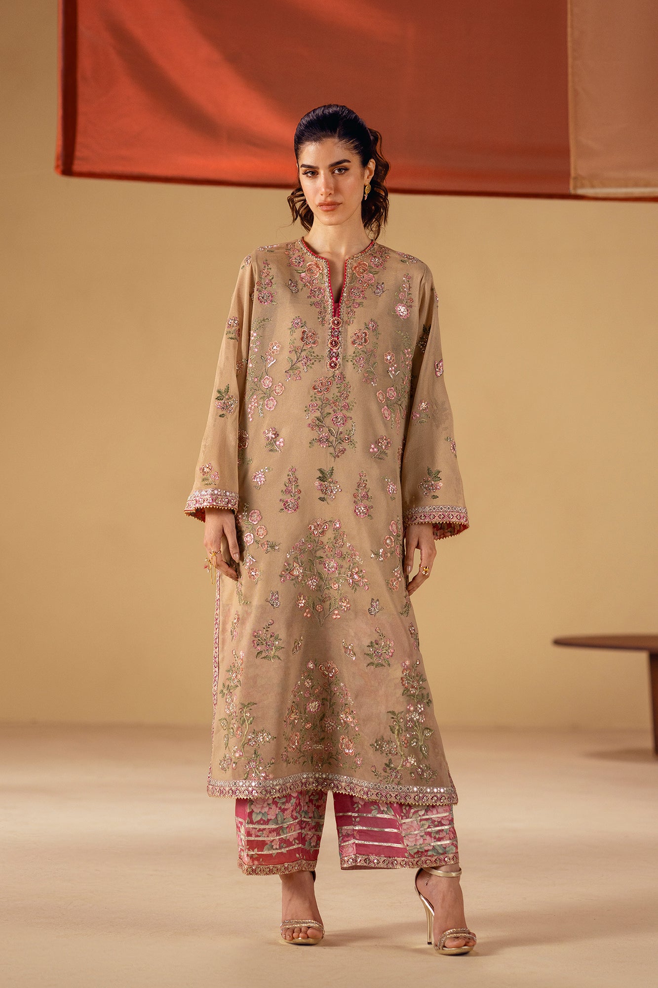 EMBROIDERED SUIT (E0814/104/131)