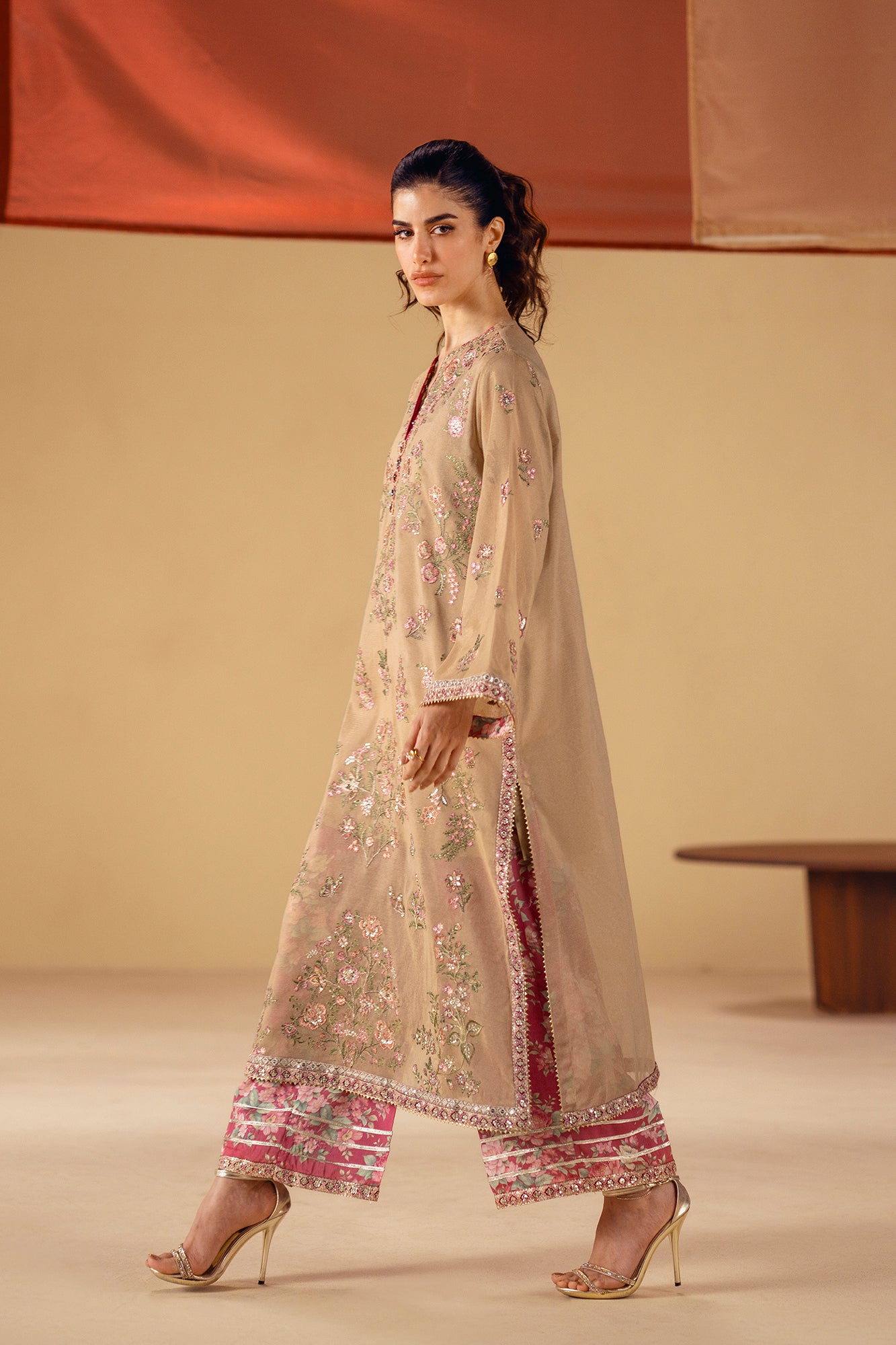 EMBROIDERED SUIT (E0814/104/131)