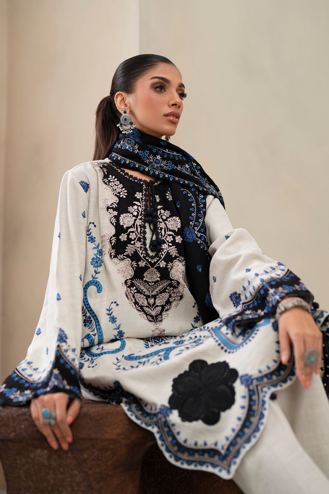 EMBROIDERED SUIT (E0814/203/817)