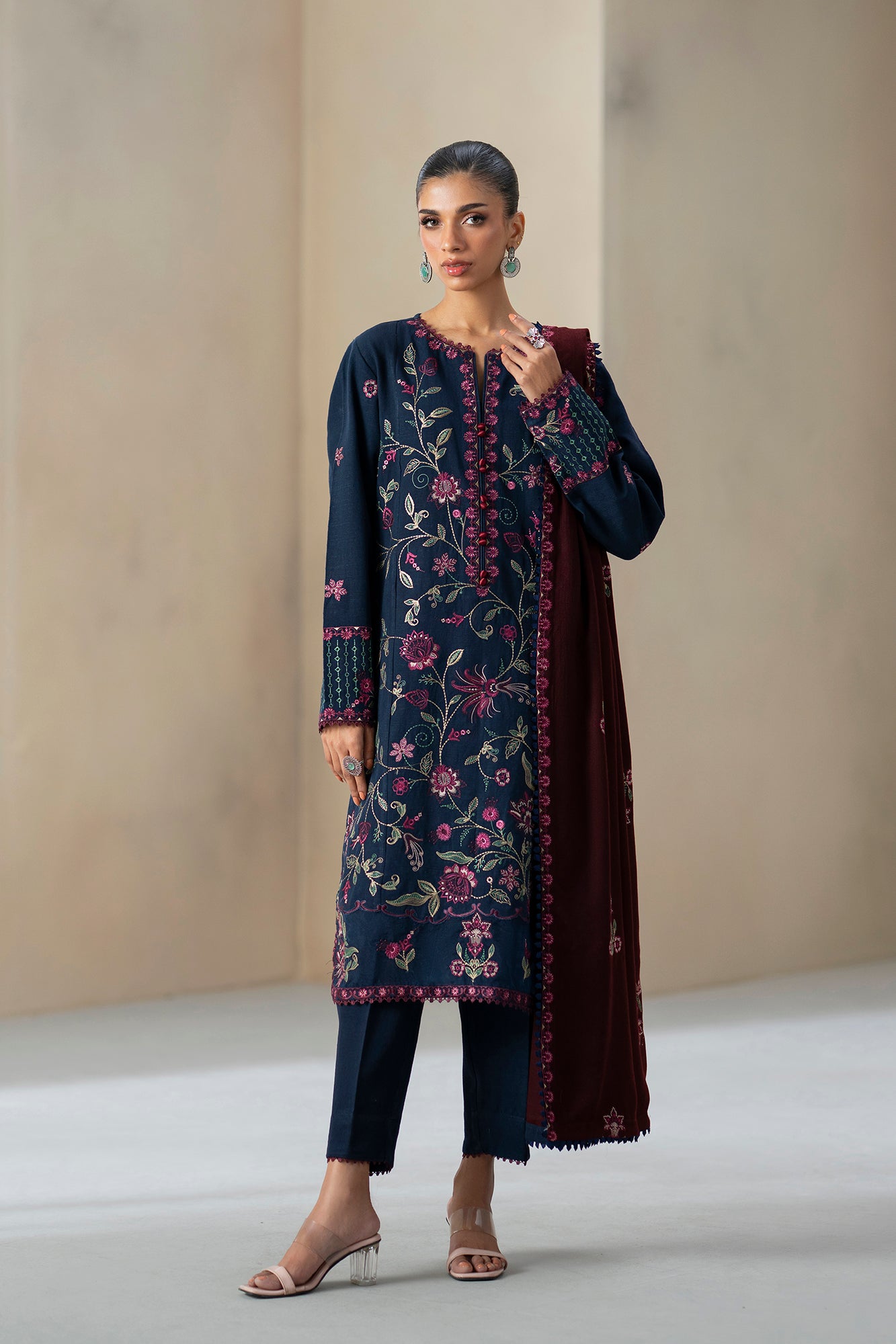 EMBROIDERED SUIT (E0815/203/618)