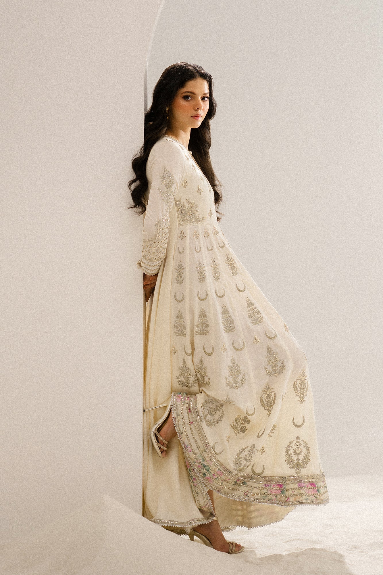 EMBROIDERED PISHWAS (E0816/104/002)