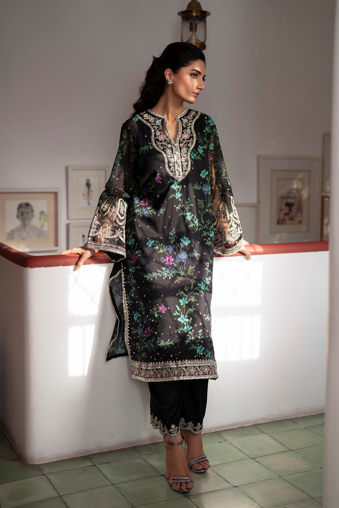 EMBROIDERED SUIT (E0817/104/901)